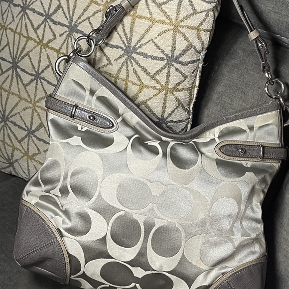 Coach Shoulder Bag - Picture 2 of 9